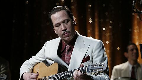 Das Biopic "Django" mit Reda Kateb in der Rolle des Gitarristen Django Reinhardt wird die Berlinale eröffnen.