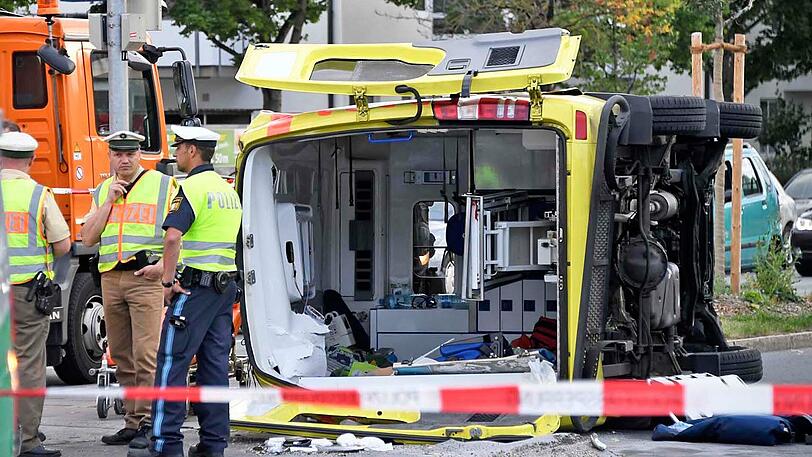 Das Rettungsfahrzeug aus der Steiermark soll auf einer Rückholfahrt aus Slowenien unterwegs zum Klinikum Großhadern gewesen sein.