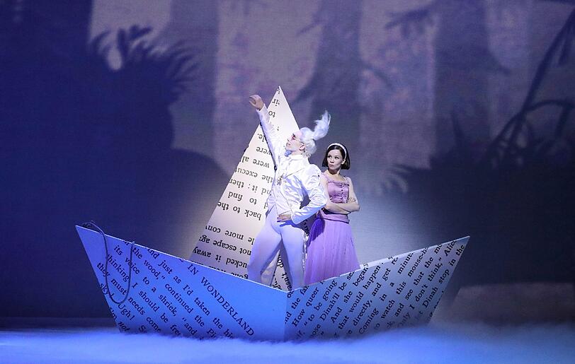 Das Staatsballett tanzt "Alice im Wunderland" im Nationaltheater
