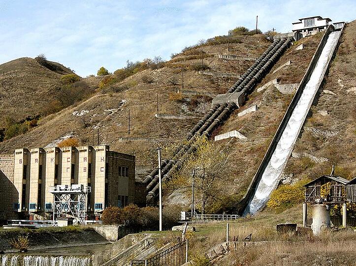 Das Wasserkraftwerk in der Teilrepublik Kabardino-Balkarien: Die Terroristen erschossen zwei Wachmänner und sprengten dann zwei der drei Generatoren im Maschinensaal in die Luft. (Archivbild)