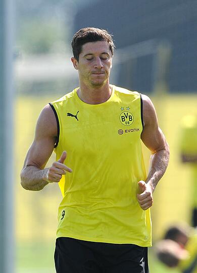 Lewandowski ist zurück im Dortmund Training. Am Sonntag hat der polnische Stürmer die Vorbereitung auf die neue Saison begonnen.