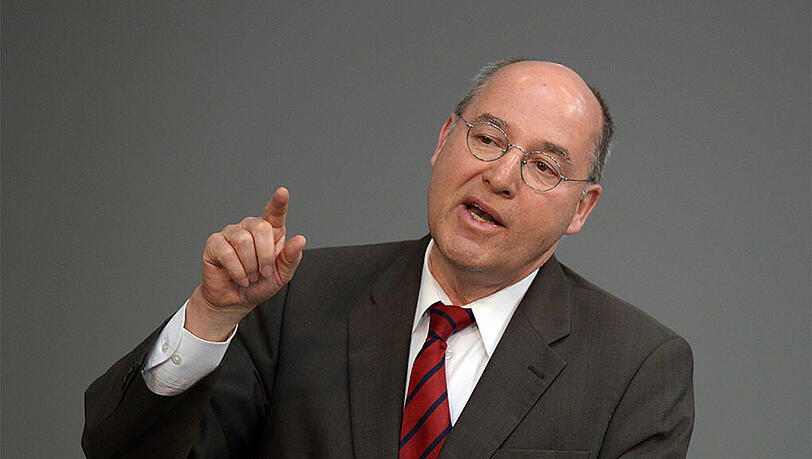 Linksfraktionschef Gregor Gysi führt die Partei seit fünf Jahren alleine. Bisher hat er sich immer gegen die Installation einer Doppelspitze erfolgreich gewehrt. Linksfraktionschef Gregor Gysi führt die Partei seit fünf Jahren alleine. Bisher hat er sich immer gegen die Installation einer Doppelspitze erfolgreich gewehrt.