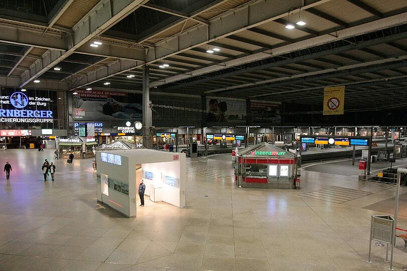 Im Infozentrum für Touristen in der Bahnhofshalle ist in der Nacht zu Freitag eingebrochen worden. (Archivbild)