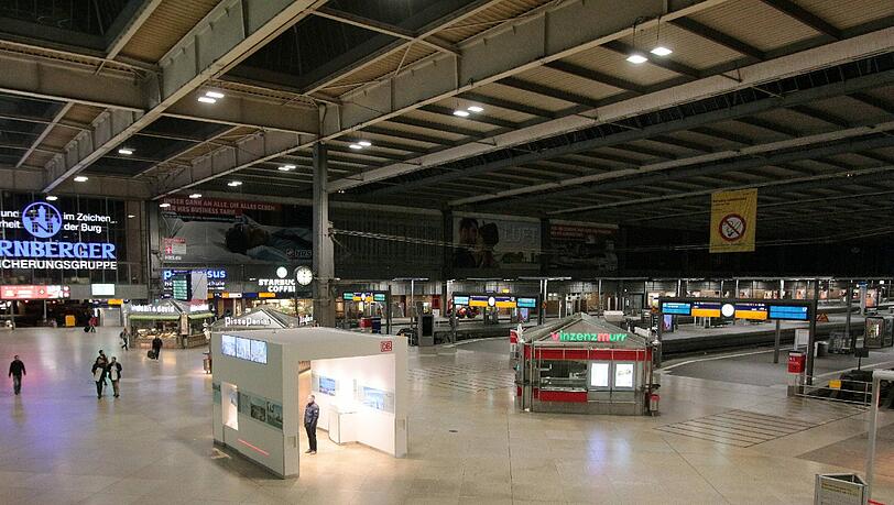 Im Infozentrum für Touristen in der Bahnhofshalle ist in der Nacht zu Freitag eingebrochen worden. (Archivbild) Im Infozentrum für Touristen in der Bahnhofshalle ist in der Nacht zu Freitag eingebrochen worden. (Archivbild)