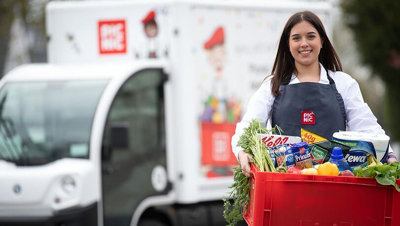 Picnic wurde in den Niederlanden gegründet. Seit 2018 gibt es den Lebensmittel-Lieferdienst, an dem Edeka beteiligt ist, auch in Deutschland. Picnic wurde in den Niederlanden gegründet. Seit 2018 gibt es den Lebensmittel-Lieferdienst, an dem Edeka beteiligt ist, auch in Deutschland.