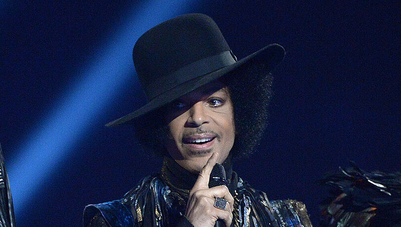 Prince spielt für seine Fans auch mal den Liebestöter Prince spielt für seine Fans auch mal den Liebestöter