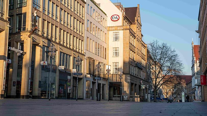 Die Mitglieder der Gruppe haben sich nicht an die vorgeschriebenen Mindestabstände gehalten.