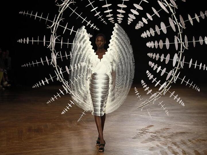 Das ist Extravaganz: Kreation von Iris van Herpen auf der Pariser Fashion Week.