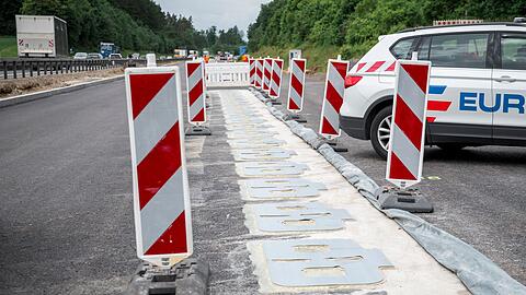 Die erste Autobahn-Teststrecke für das Laden von Elektrofahrzeugen während der Fahrt auf der A6 in der Oberpfalz