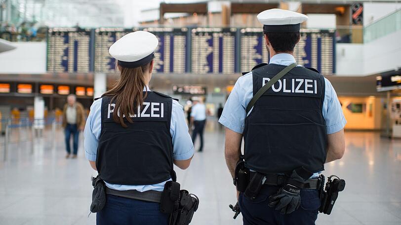 Beinahe täglich nimmt die Bundespolizei am Münchner Flughafen mit Haftbefehl gesuchte Personen fest.