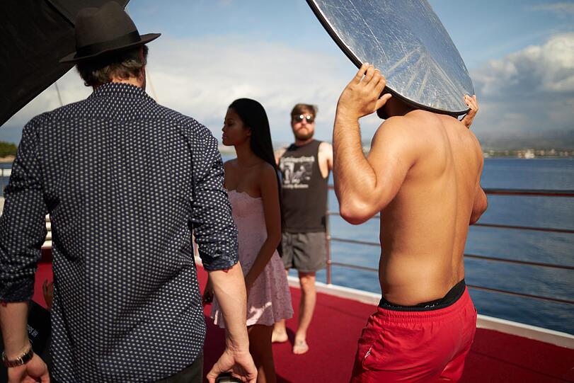 Beim finalen Beauty Shooting auf dem Sonnendeck musste Schatten gespendet werden.