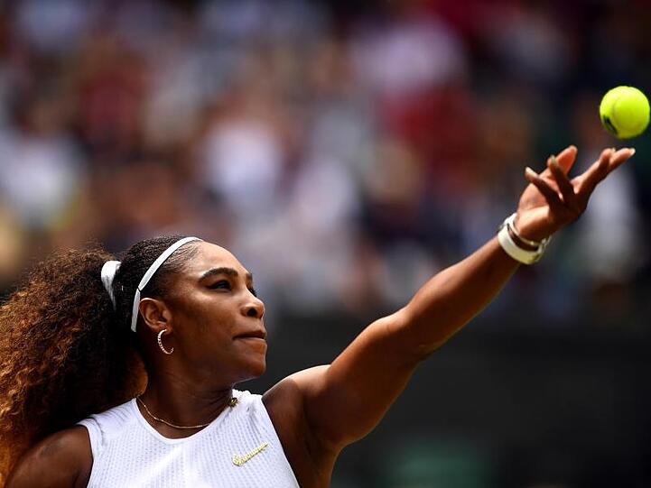 Mit einem Sieg im Halbfinale wäre Serena Williams die älteste Grand-Slam-Finalistin in der Geschichte des Profitennis seit 1968.