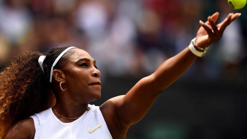 Mit einem Sieg im Halbfinale wäre Serena Williams die älteste Grand-Slam-Finalistin in der Geschichte des Profitennis seit 1968.