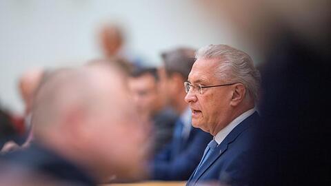 Joachim Herrmann (CSU), Innenminister von Bayern, spricht bei der Plenarsitzung im bayerischen Landtag. Foto: Lino Mirgeler/dpa/Archivbild
