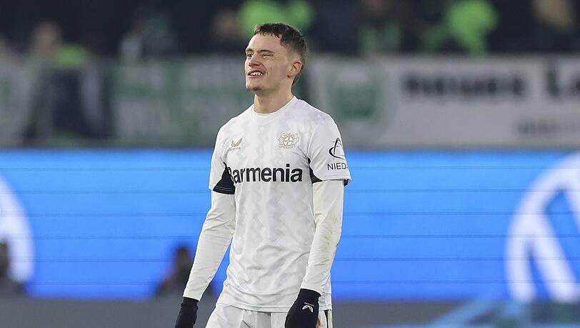 Der Spieler, der die Bayern-Bosse um Christoph Freund und Max Eberl verzückt: Leverkusen-Star Florian Wirtz. Der Spieler, der die Bayern-Bosse um Christoph Freund und Max Eberl verzückt: Leverkusen-Star Florian Wirtz.