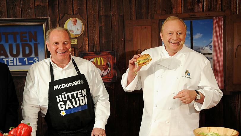 "Wenn's schmeckt, schmeckt's": Uli Hoeneß und Alfons Schuhbeck beim Werbedreh für eine Fast-Food-Kette. "Wenn's schmeckt, schmeckt's": Uli Hoeneß und Alfons Schuhbeck beim Werbedreh für eine Fast-Food-Kette.