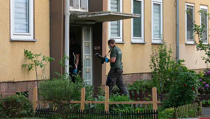 Die Polizei Dormagen fand am Freitagnachmittag in einer Wohnung eine 37-jährige Tote.