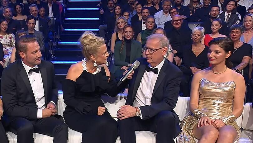 Barbara Schöneberger frotzelte herrlich unterhaltend mit und über Günther Jauch
