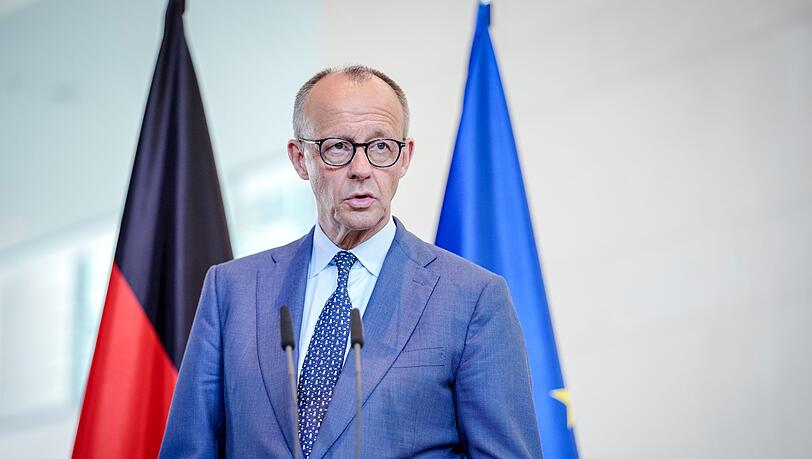 Merz sagt bei einer Pressekonferenz im Kanzleramt, er freue sich auf den Besuch bei den SPD-Abgeordneten. Merz sagt bei einer Pressekonferenz im Kanzleramt, er freue sich auf den Besuch bei den SPD-Abgeordneten.