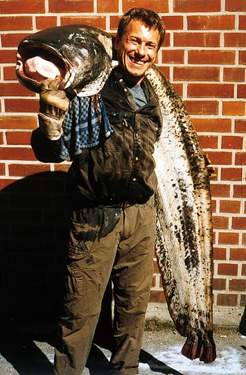 S wie Shooting&ndash; Hängend am Trapez, räkelnd in einem Haufen toter Fische, lächelnd mit Kakerlake auf dem Kopf &ndash; die Mädchen müssen bei den Foto-Shootings stets eine gute Figur machen.