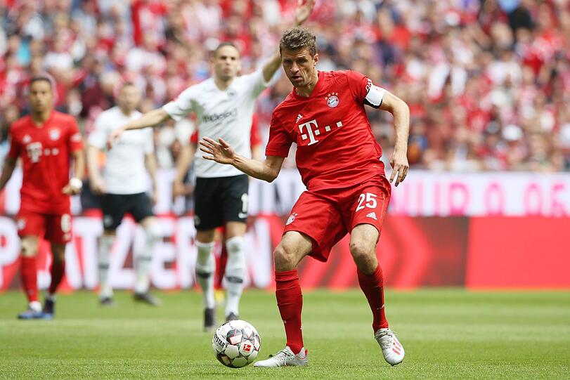 Thomas Müller, Note 2: Das Müller-Zeugnis nach 34 Spieltagen: Sieben Tore und zehn Vorlagen &ndash; kann sich durchaus sehen lassen! Gegen Frankfurt als Kapitän auf dem Feld und mit unermüdlichem Einsatz. Scheiterte am überragenden Trapp (32.). Ein klassischer Müller-Stolperer war auch zu bewundern (20.), aber das störte am Ende niemanden. Glückwunsch zum Titel!