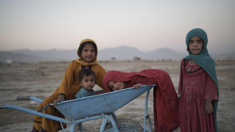Kinder spielen in einem Lager für Binnenflüchtlinge in Kabul. Das Bundesinnenministerium hat für gut 2600 potenziell gefährdete Afghanen eine Aufenthaltszusage erteilt.