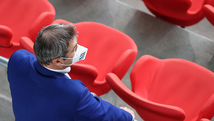 Bald wieder die Realität? Markus Söder in einem leeren Fußballstadion. (Archivbild)
