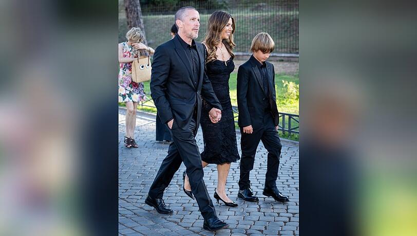 Christian Bale mit seiner Frau und seinem Sohn in Rom.