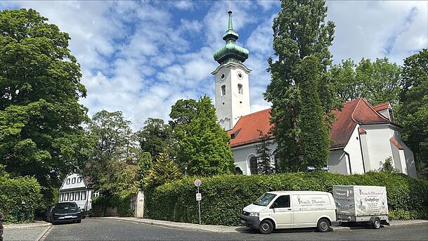 Die Katholische Filialkirche St. Georg auf dem Bogenhausener Friedhof. Die Katholische Filialkirche St. Georg auf dem Bogenhausener Friedhof.