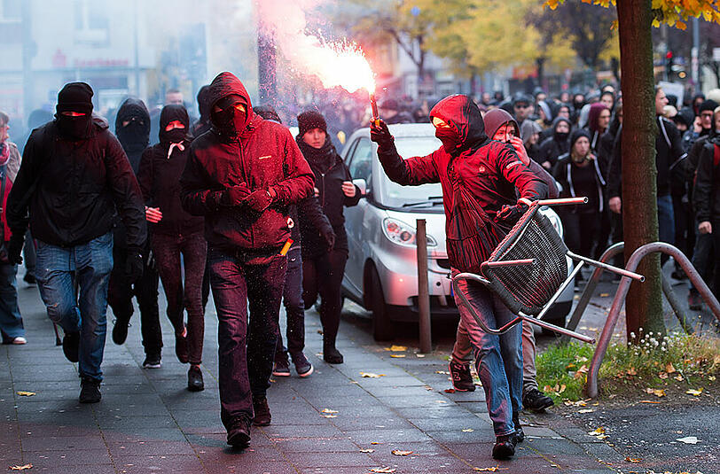 Gewalttaten der Antifa richten sich fast ausschließlich gegen Polizisten und Rechte.