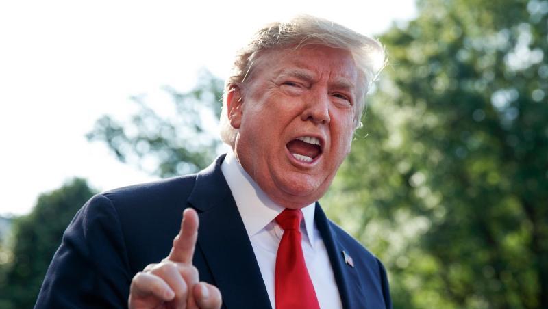 "Sie werden ebenso schnell entfernt, wie sie reinkommen", schrieb Trump auf Twitter. "Sie werden ebenso schnell entfernt, wie sie reinkommen", schrieb Trump auf Twitter.