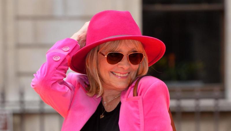Schauspielerin und Sängerin Twiggy, ehemaliges Top-Model, darf sich künftig "Dame" nennen. Schauspielerin und Sängerin Twiggy, ehemaliges Top-Model, darf sich künftig "Dame" nennen.