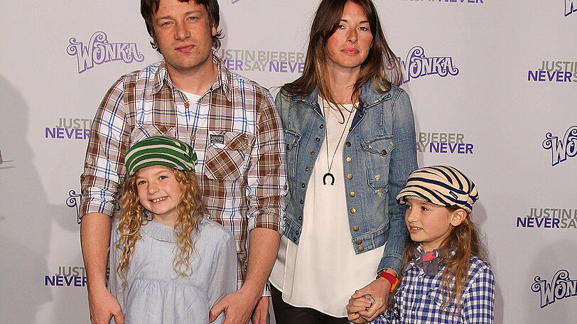 Jamie Oliver, Ehefrau Jools mit zwei ihrer ingesamt fünf Kinder.