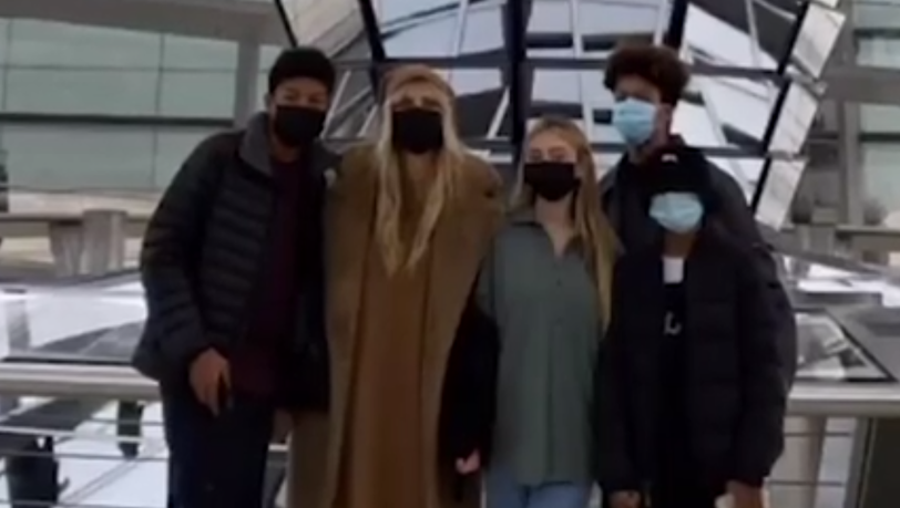 Heidi Klum mit ihren vier Kindern in der Kuppel des Bundestages.