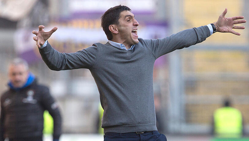 Trainer Tayfun Korkut hat den 1. FC Kaiserlautern verlassen. Trainer Tayfun Korkut hat den 1. FC Kaiserlautern verlassen.