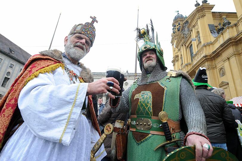 Zum 17. Mal feierten Münchner Iren und irische Münchner am Sonntag mit einer großen Parade in der City. Sehen Sie hier die besten Bilder des "grünen Treibens".