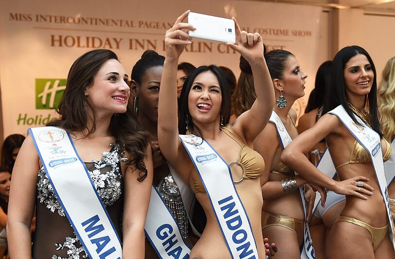 Die Teilnehmerinnen der "Miss Intercontinental" bei einem Pressetermin in Berlin.