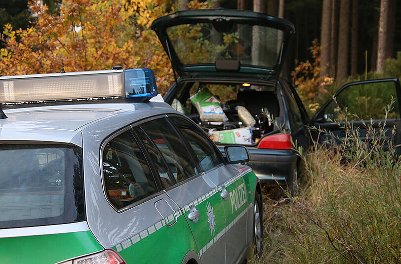 Die Polizei konnte den Mann nach einer langen Verfolgungsjagd auf einem Waldweg stellen.