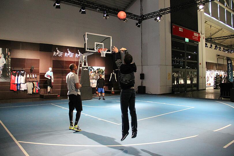 Lust auf eine Runde Basketball? Auf der ISPO kein Problem!