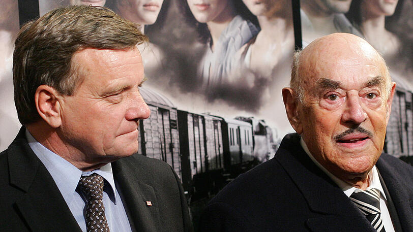 Curd Jürgens machte aus Arthur "Atze": Arthur Brauner bei der Premiere des Vilsmaier-Films "Der letzte Zug" mit dem damaligen Bahn-Chef Hartmut Mehdorn.