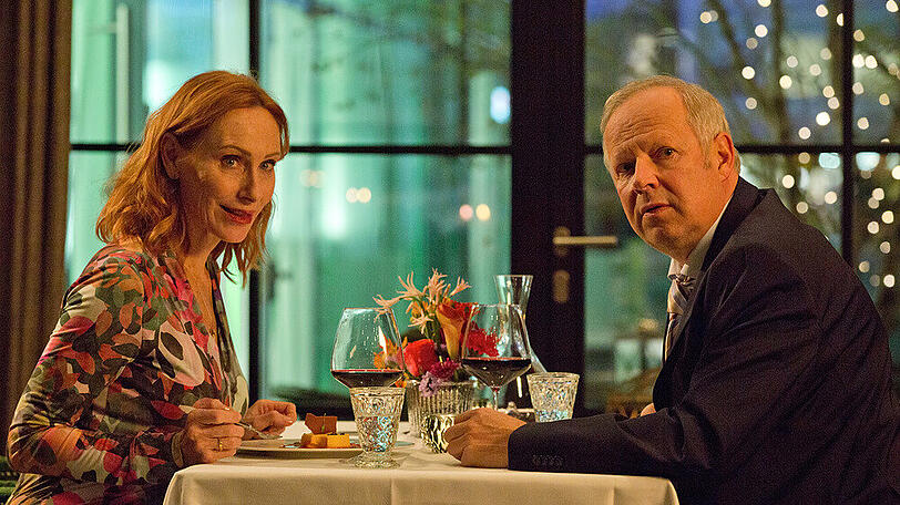 "Familie Bundschuh - Wir machen Abitur": Gundula (Andrea Sawatzki) und Gerald (Axel Milberg) versuchen mit einem Essen ihre angeknackste Ehe zu retten