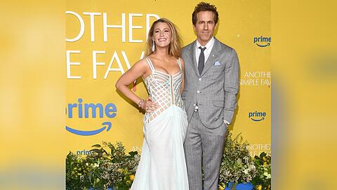 Blake Lively strahlt an der Seite von Ehemann Ryan Reynolds bei der Premiere ihres neuen Films "Nur noch ein kleiner Gefallen".