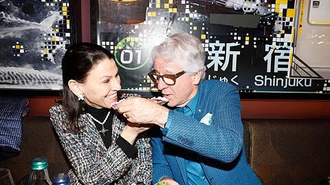 Turteln bei der großen Opening-Party des "794 Jindai" wie frisch verliebt: Marion Kiechle und Marcel Reif.