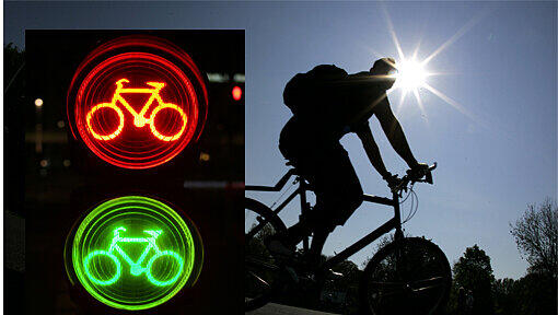 Radl-Rambos: Auf die hat es die Münchner Polizei besonders abgesehen. Einem nahmen die Beamten jetzt das Fahrrad ab, weil er ständig bei Rot über die Ampel fuhr. (Symbolbild) Radl-Rambos: Auf die hat es die Münchner Polizei besonders abgesehen. Einem nahmen die Beamten jetzt das Fahrrad ab, weil er ständig bei Rot über die Ampel fuhr. (Symbolbild)