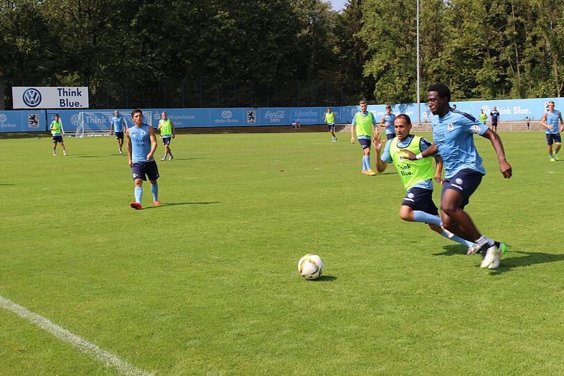 Schrecksekunde für Degenek beim Training am Freitag. Hier die Bilder vom Vormittagstraining.