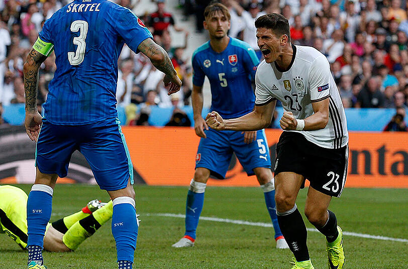 Mario Gomez feiert seinen Treffer zum zwischenzeitlichen 2:0! Es war sein insgesamt fünftes Tor bei einer Europameisterschaft.
