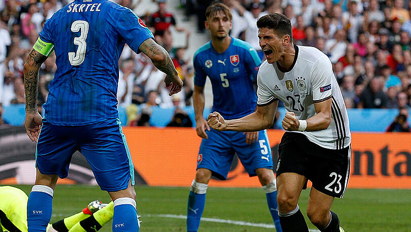 Mario Gomez feiert seinen Treffer zum zwischenzeitlichen 2:0! Es war sein insgesamt fünftes Tor bei einer Europameisterschaft. Mario Gomez feiert seinen Treffer zum zwischenzeitlichen 2:0! Es war sein insgesamt fünftes Tor bei einer Europameisterschaft.