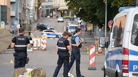 Die Polizisten hatten den jungen Mann nach einem mutma&szlig;lichen Tankstellenraub fassen wollen. (Archivbild)