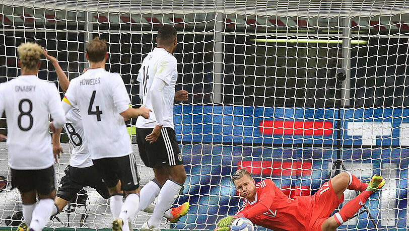 BERND LENO - NOTE 3: Drittes Länderspiel für den Leverkusener – erstmals über die volle Distanz. Musste ein paar Schüsse abwehren oder über seinen Kasten wischen. BERND LENO - NOTE 3: Drittes Länderspiel für den Leverkusener – erstmals über die volle Distanz. Musste ein paar Schüsse abwehren oder über seinen Kasten wischen.