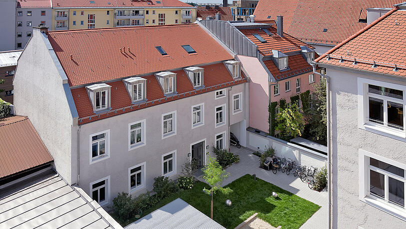 Schwanthalerhöhe, Gollierstraße 84/Westendstr. 151: Die städtische GWG hat hier eine Anlage barrierefrei modernisiert, im Innenhof einen Holz-Neubau integriert und so 73 Wohnungen, drei Läden und zwei Künstlerateliers geschaffen. Die "halböffentlichen Höfe fördern nachbarschaftliche Begegnungen", lobt die Jury.